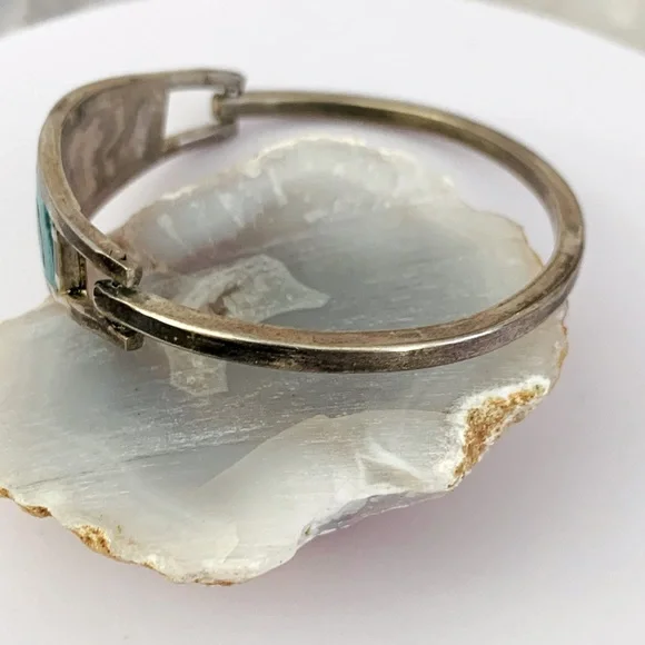 Taxco Sterling Silver Bracelet with Mother of Pearl and Crushed Malachite Inlay - Picture 3 of 9